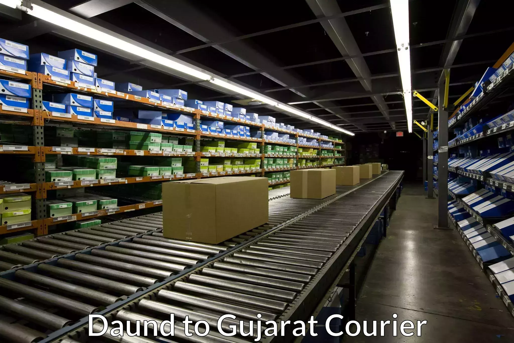 Courier dispatch services Daund to Palanpur