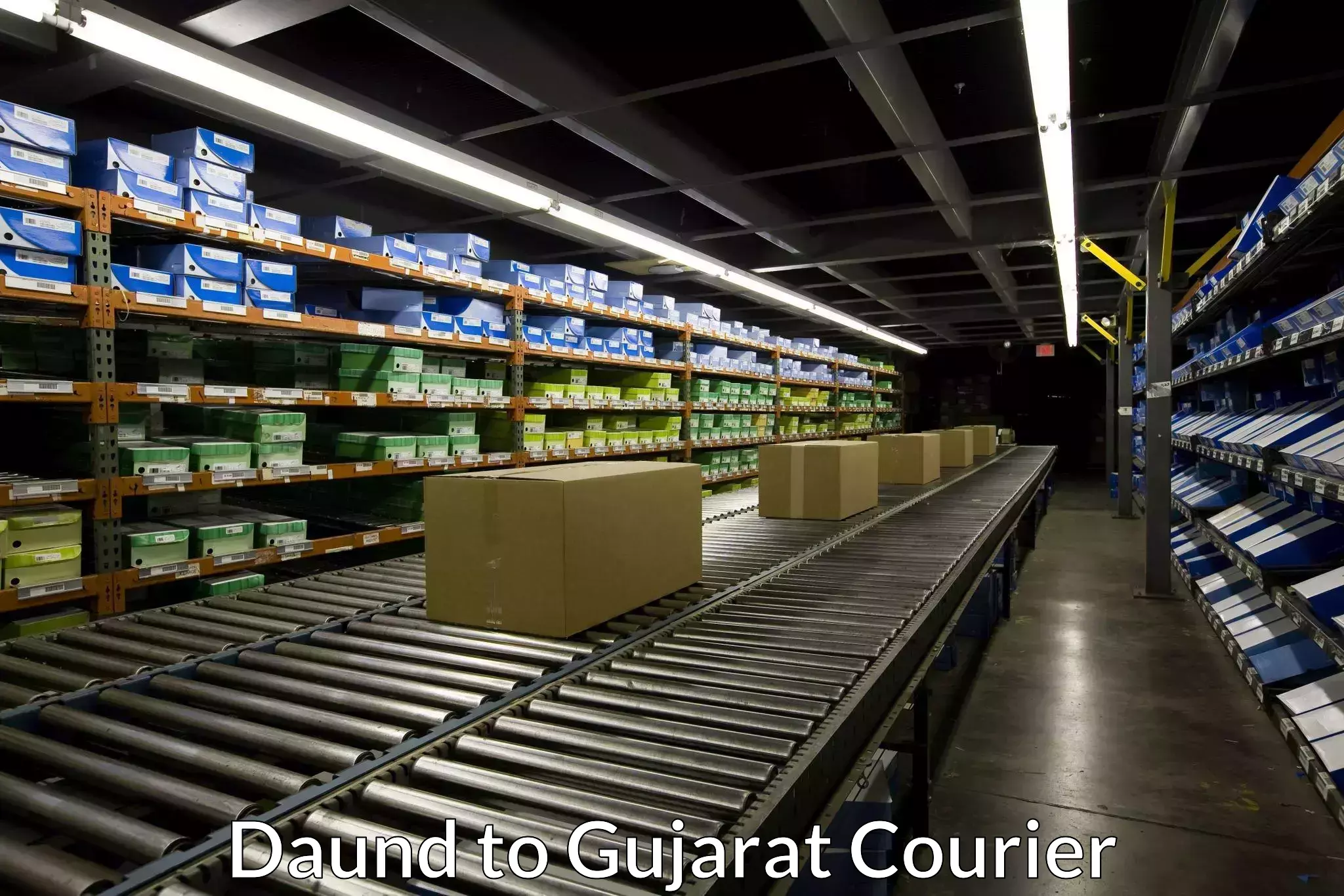 Heavy parcel delivery Daund to Porbandar